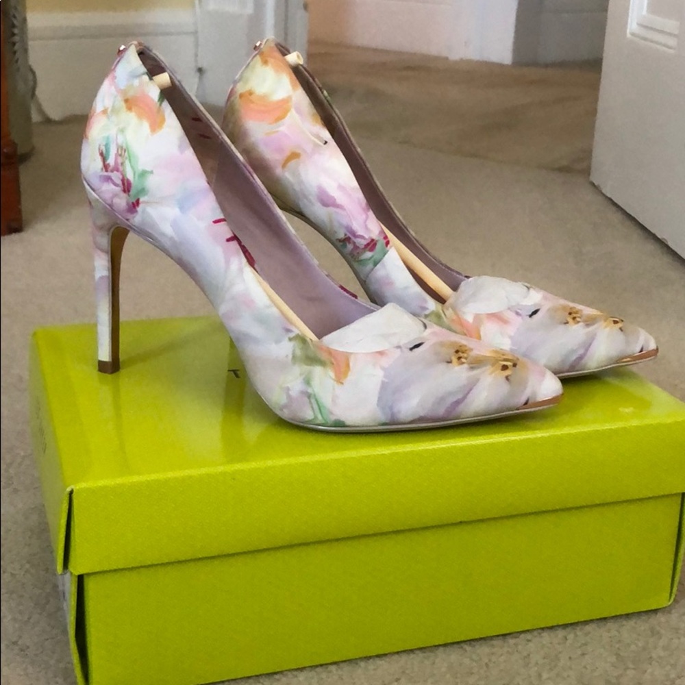 Ted Baker London Pointed Toe Heel